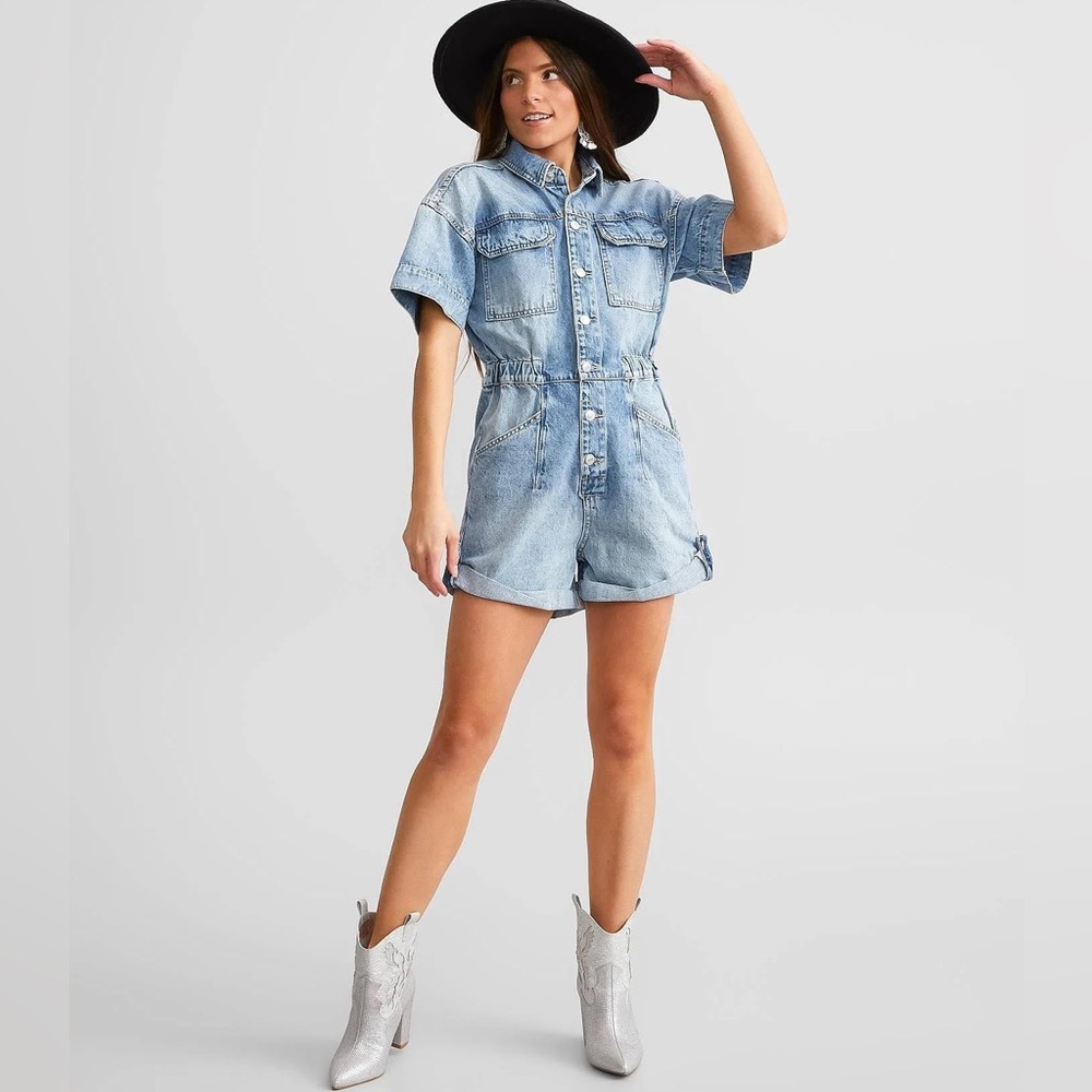 🦋 We The Free Blue Denim Buttoned Romper XL
